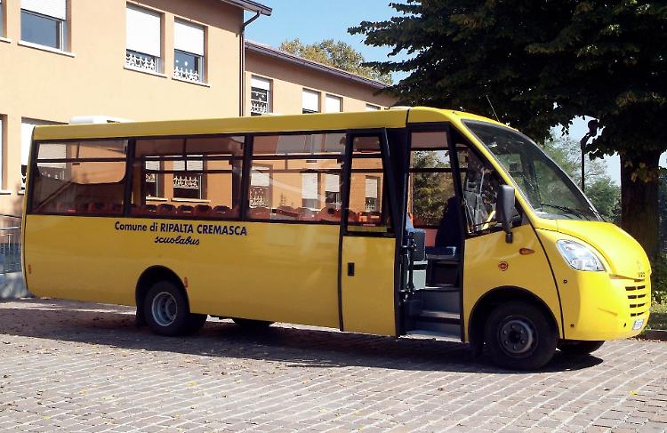 Bimba scuolabus