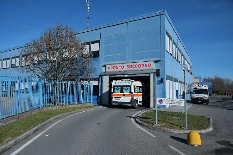 Infortunio sul lavoro, operaio si ferisce con un coltello