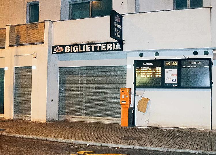 Rapina alla biglietteria Km, bottino di 22mila euro