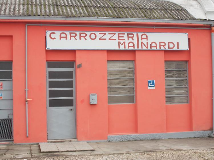Ladri in carrozzeria, danni e furto di attrezzature