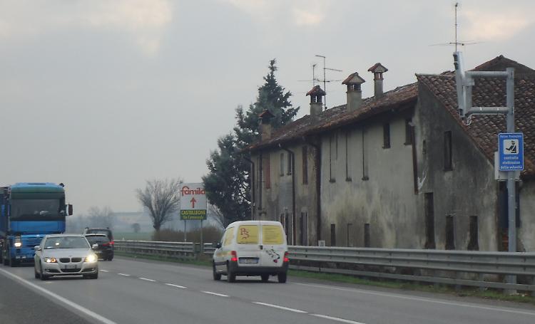 Sfreccia a 172 orari sulla Paullesemulta da 828 euro e  patente a rischio