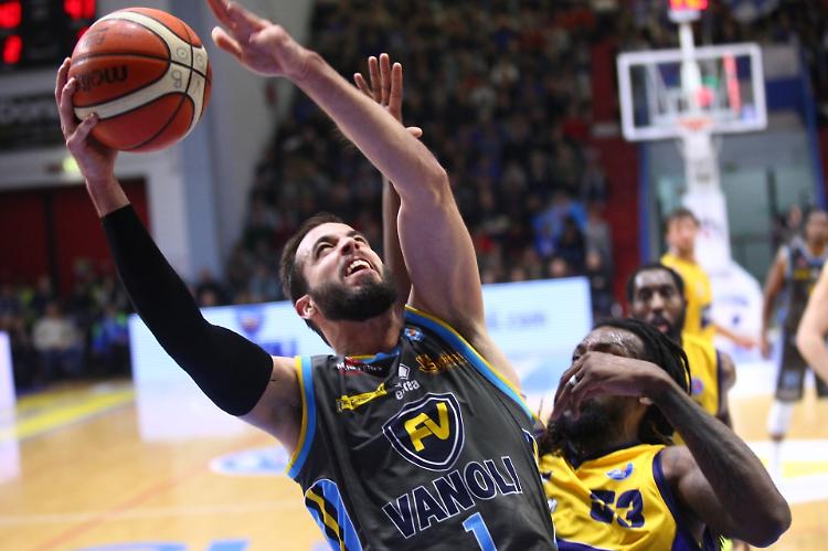 Vanoli, sfida di Coppa Italia con i campioni di Sassari
