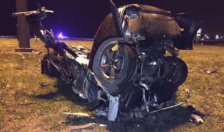 Distrugge la Porsche contro un paloma ne esce praticamente illeso