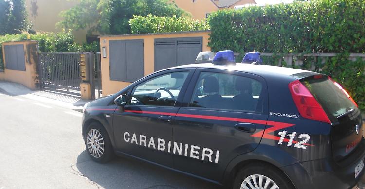 Disturba i ladri, spray sul caneFaccia a faccia col proprietario e fuga