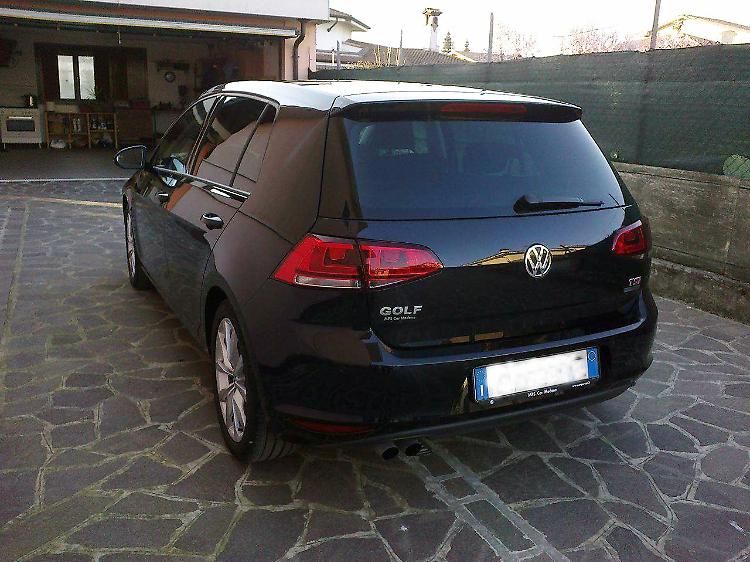 Villetta razziata, sparisce la Golf