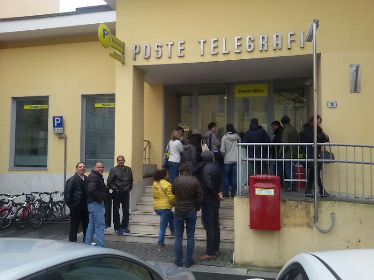 Assemblea in posta, ritardi e utenti inviperiti