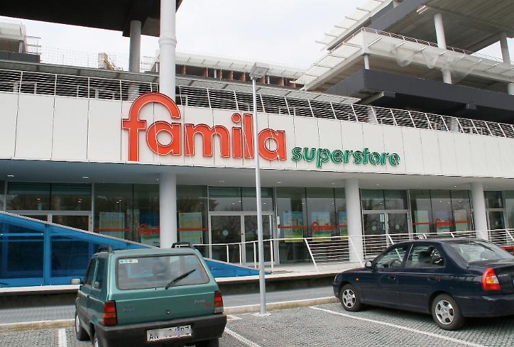 Rubano al Famila, denunciati