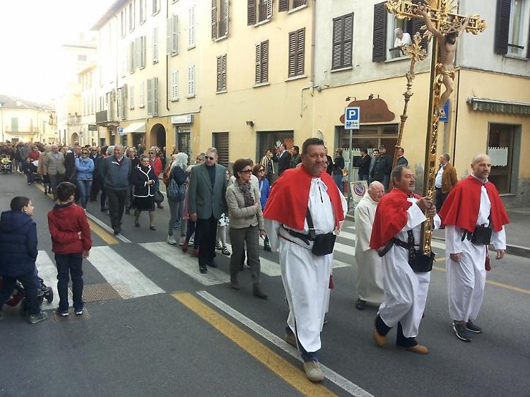 Processione 'lunga' 1.500 fedeli