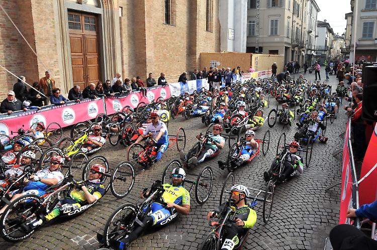 Handbike, la festosa invasione