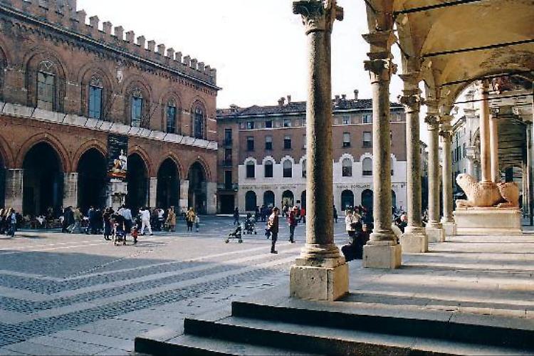 In gita con ragazzi assume droga, prete sospeso
