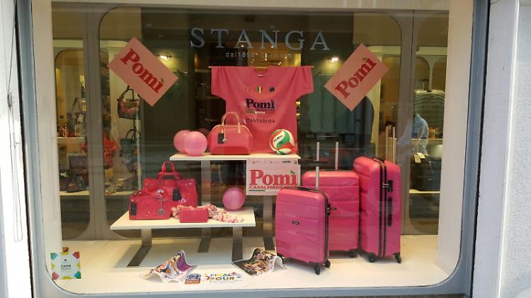 Pomì, in città vetrine a tema