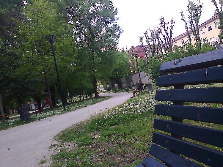 Due portafogli e oggetti pericolosi nello zaino, denunciato