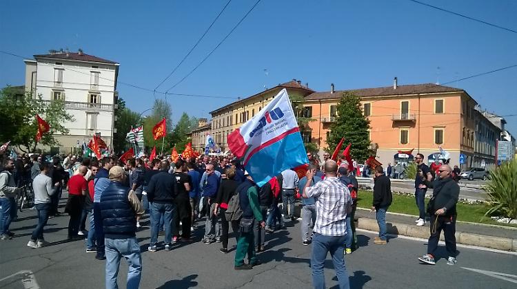 Lavoratori in piazza