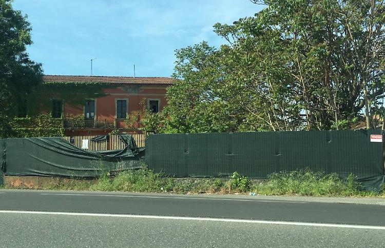 "Ditta fallita e degrado"