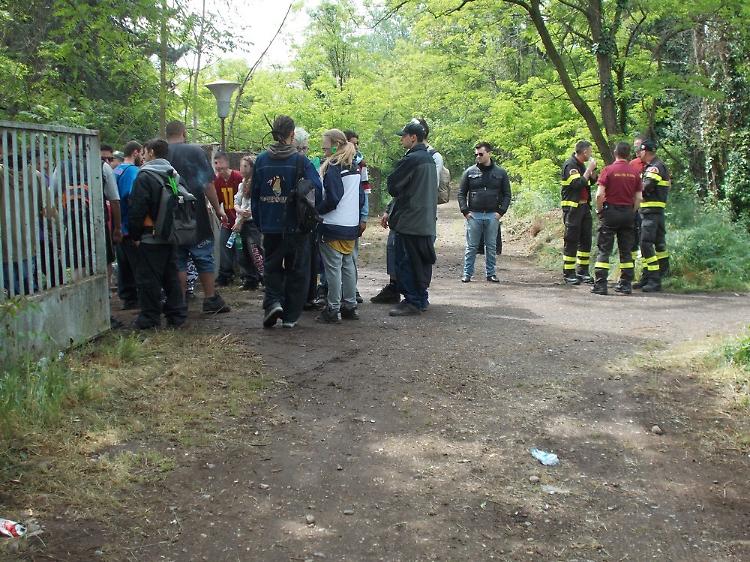 Spiegamento di forze per il rave