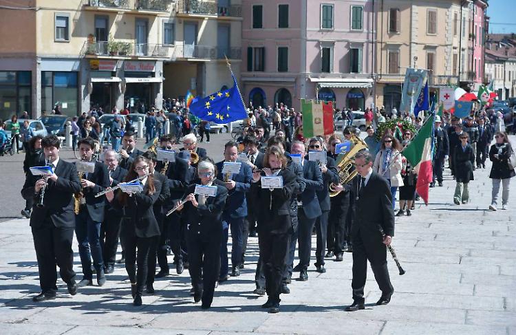 25 Aprile: corteo con l'Estudiantina