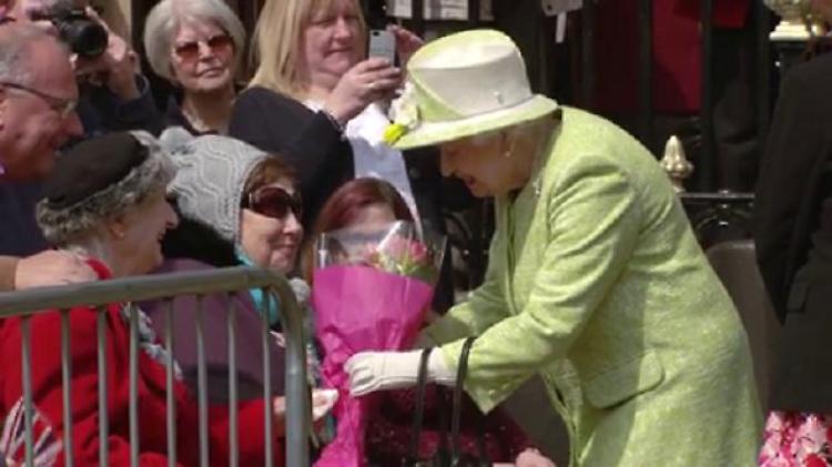 Londra: il corteo per i 90 anni della Regina Elisabetta II, dal "suo punto di vista"