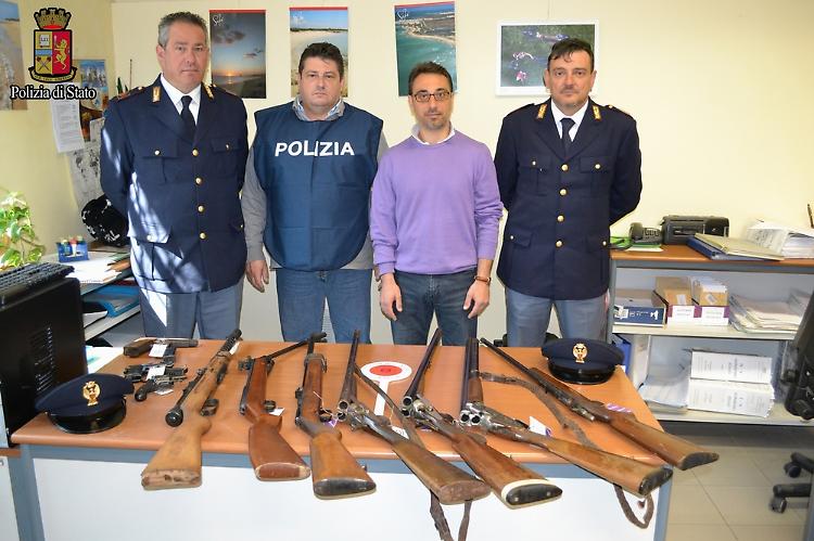 Spara e ferisce un gatto, revocato il porto d'armi