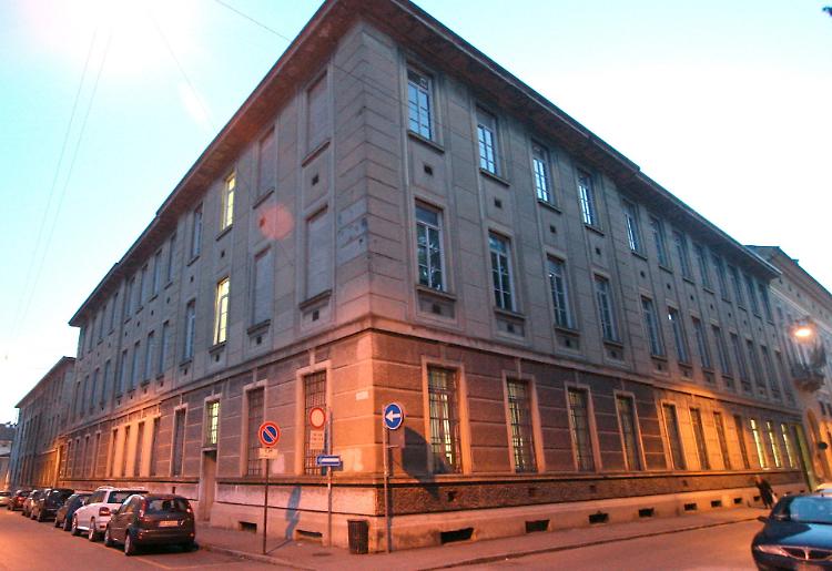 Studente cade dalla finestra