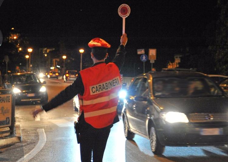 Strade al setaccio nella notte tra verbali, controlli e denunce