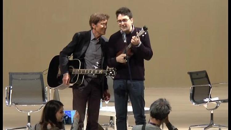 Morandi in Bocconi duetta con lo studente, e tutta l'aula canta