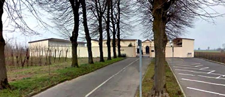 Torna la banda degli abbracci, tre donne all’assalto di una pensionata al cimitero