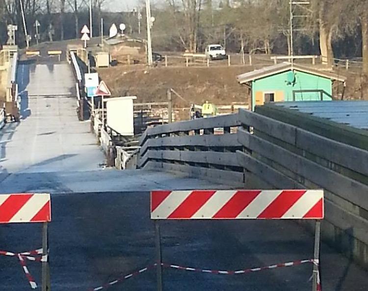 Nuova ondata di piena, chiuso il ponte di Torre d'Oglio