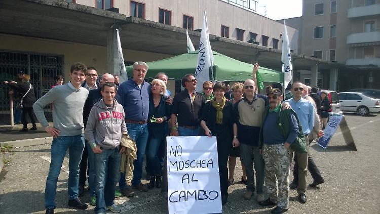 Il sit-in della Lega Nord contro la moschea al Cambonino