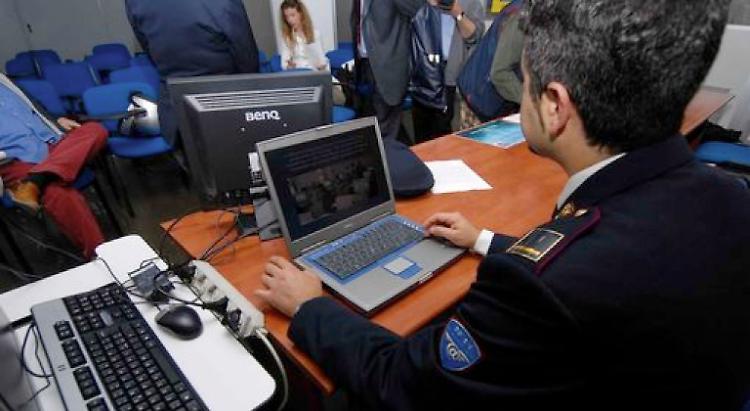 Dilagano le frodi online, l'allarme di Equitalia