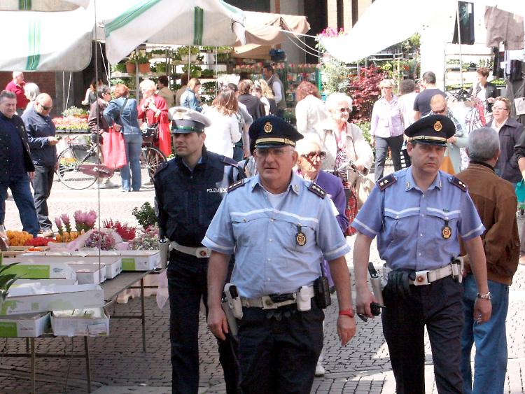 'Stretta' su abusivi e questua molesta