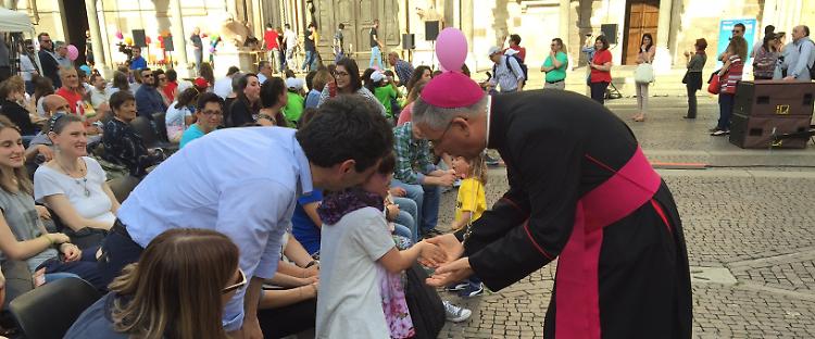 'Festa della famiglia',  piazza del Comune invasa da bimbi genitori e nonni