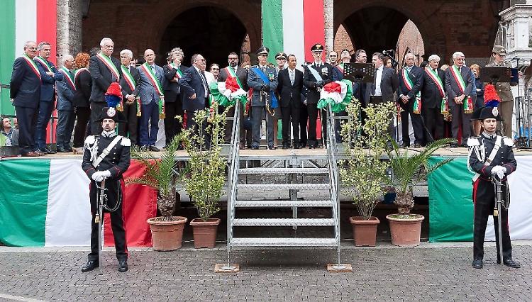 Festa del 2 giugno e consegna della Costituzione ai 18enni