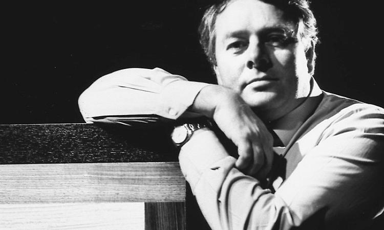 Caffe Letterario: venerdì 10 la chitarra di Bellucci e il libro di Acerbis