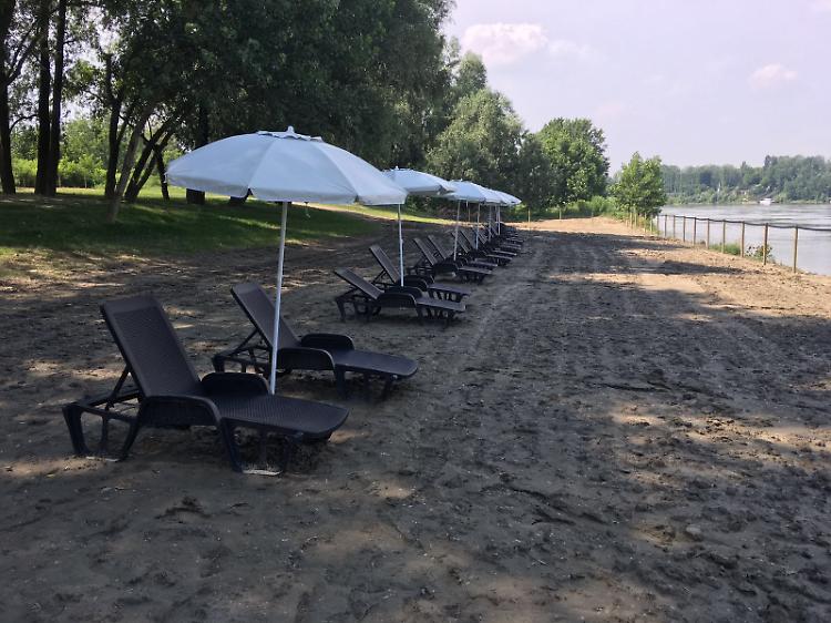 La 'Rimini della padania' tra bibite, ombrelloni e sport