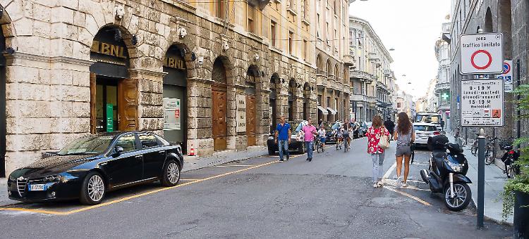 La nuova Ztl non si tocca, permessi dimezzati