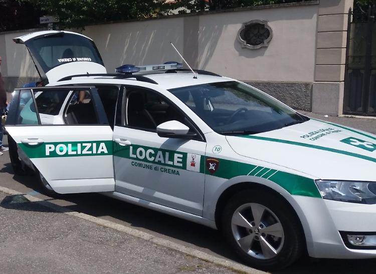 Scontro e fuga, poi si ravvede e torna