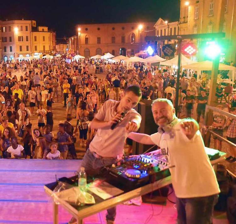 Giovedì d'estate, al via con gli Sugar Skake