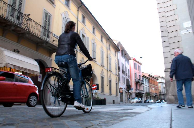 In corso Matteotti vittime di ‘bicicletta selvaggia’