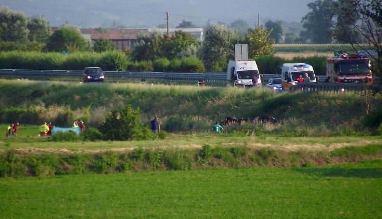 Esce di strada in A21, gravissima una donna di Grumello