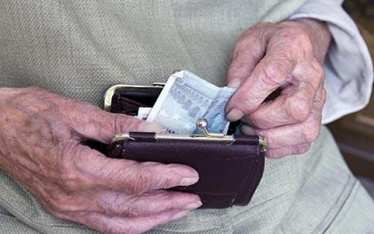 Finti profughi sovvenzionati e pensioni minime ferme
