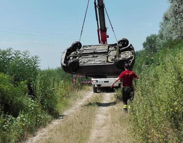 auto in acqua