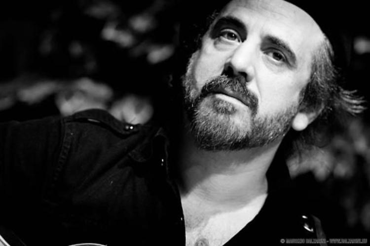 Il cantautore italo-uruguaiano Angel Luis Galzerano ospite nel "Giardino Letterario" 