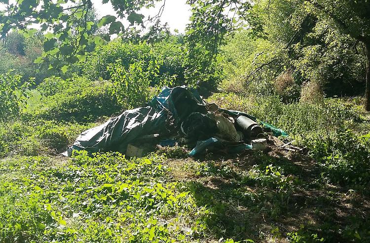 Discarica selvaggia, incivili all'opera