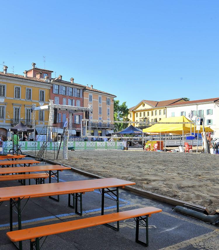 Negozianti 'assediat'i dal beach volley: "Liberateci"