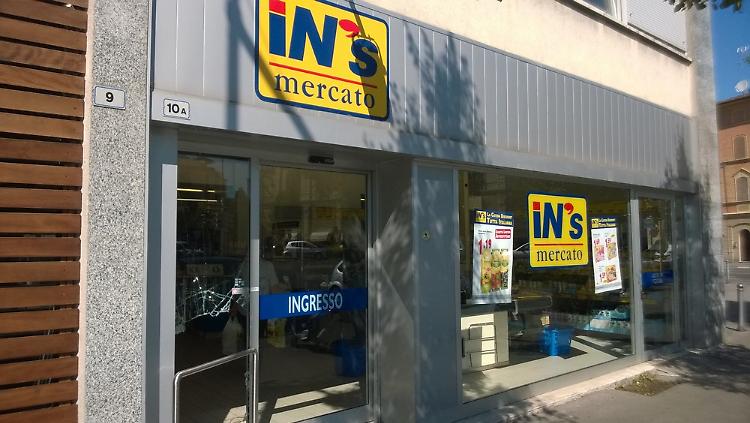 Raid al supermercato In's