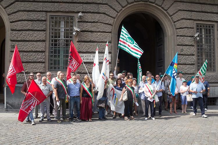 In prefettura l'ira dei postini