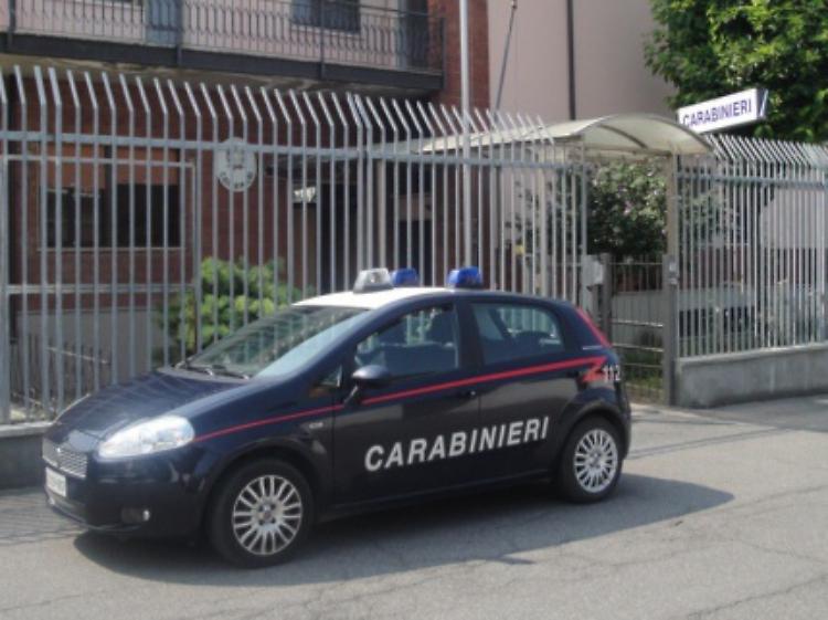 Senza patente, fornisce le generalità del fratello: denunciato