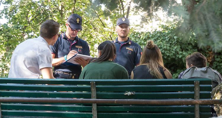 Schiamazzi, risse e bivacchi: piazza Roma è il nuovo 'fronte'