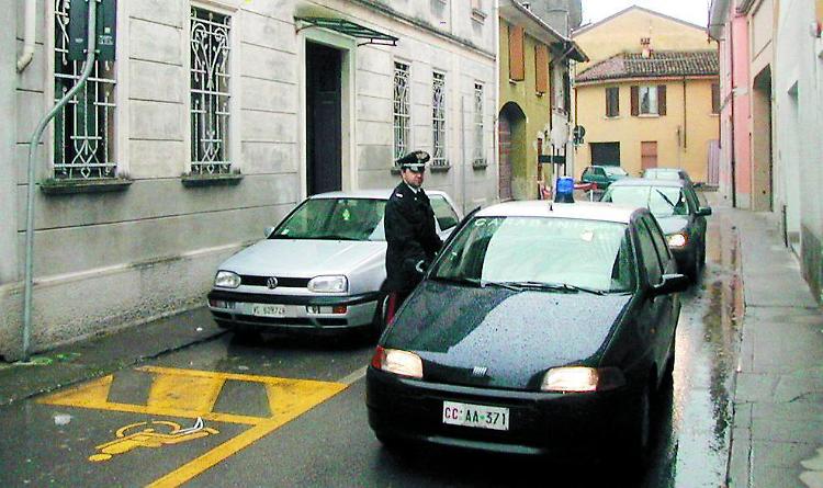 Scopre il furto nella sua casa e si sente male