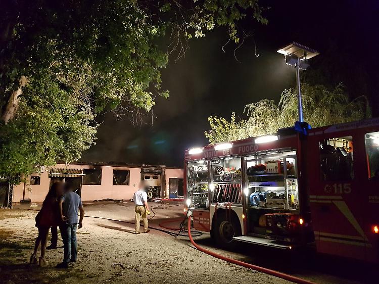Grave incendio al macello suinicolo Icam